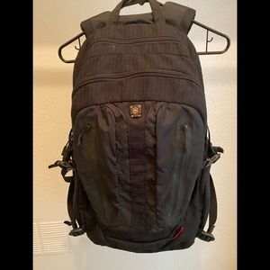 Men’s backpack in good shape. And include a lunch box Victorinox as a gift